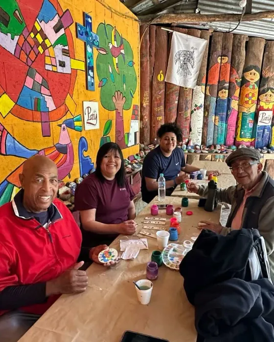 Clase de pintura abierta al público en el taller de Artesanías Paty