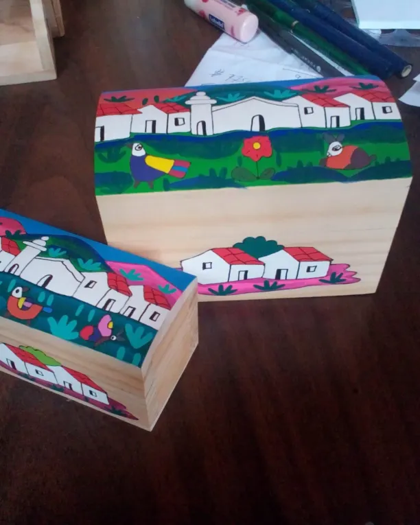 Una de las primeras piezas pintadas en el taller